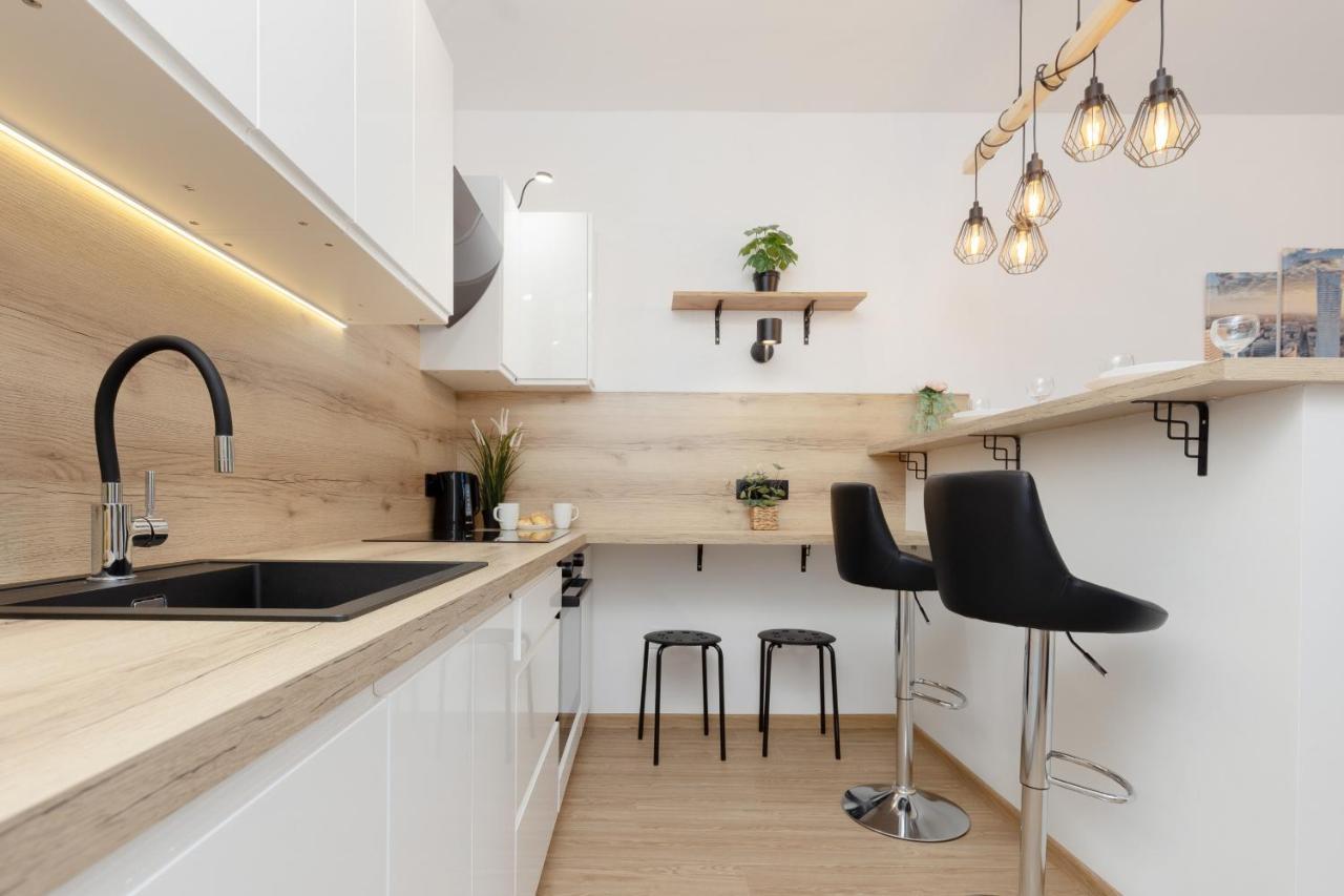 Roomy Apartment Oczapowskiego In Bielany By Noclegi Renters Varsovia Exterior foto