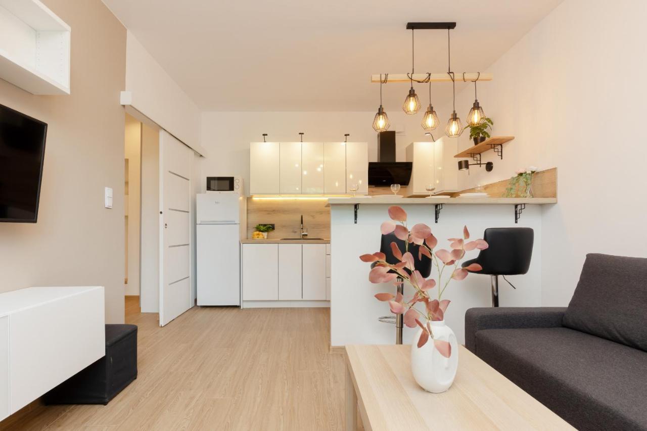 Roomy Apartment Oczapowskiego In Bielany By Noclegi Renters Varsovia Exterior foto